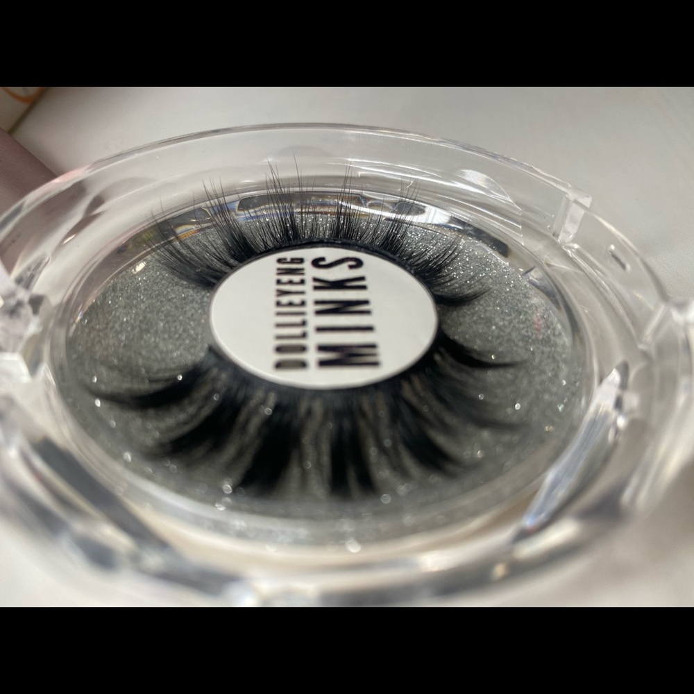 MINK EYELASHES
